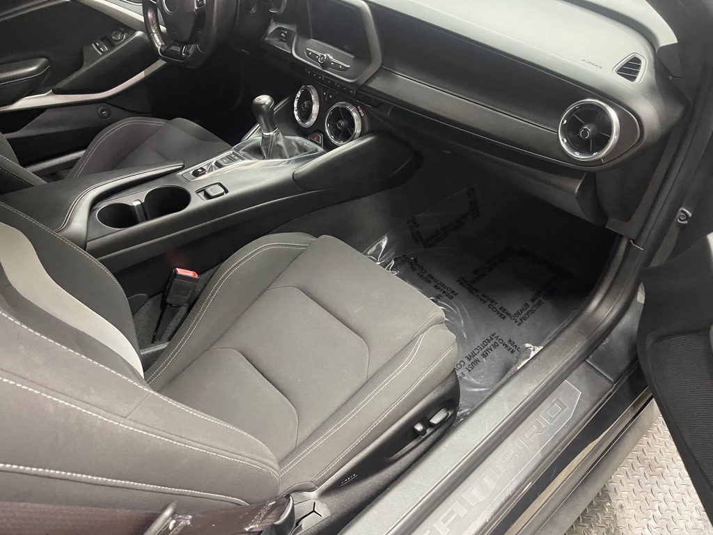 2017 Chevrolet Camaro Image 21