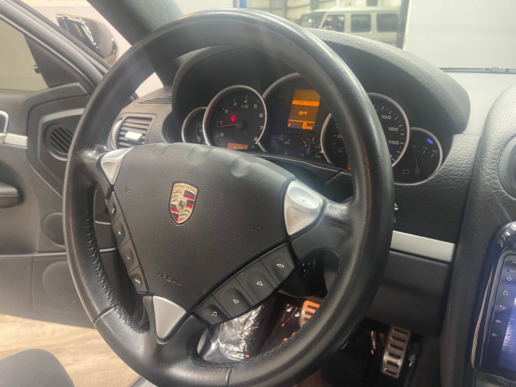 2010 Porsche Cayenne Image 40