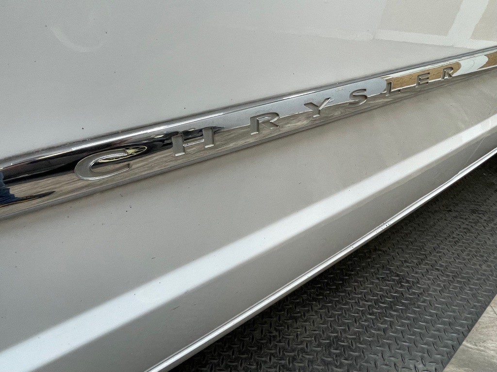 2015 Chrysler Town & Country Image 5
