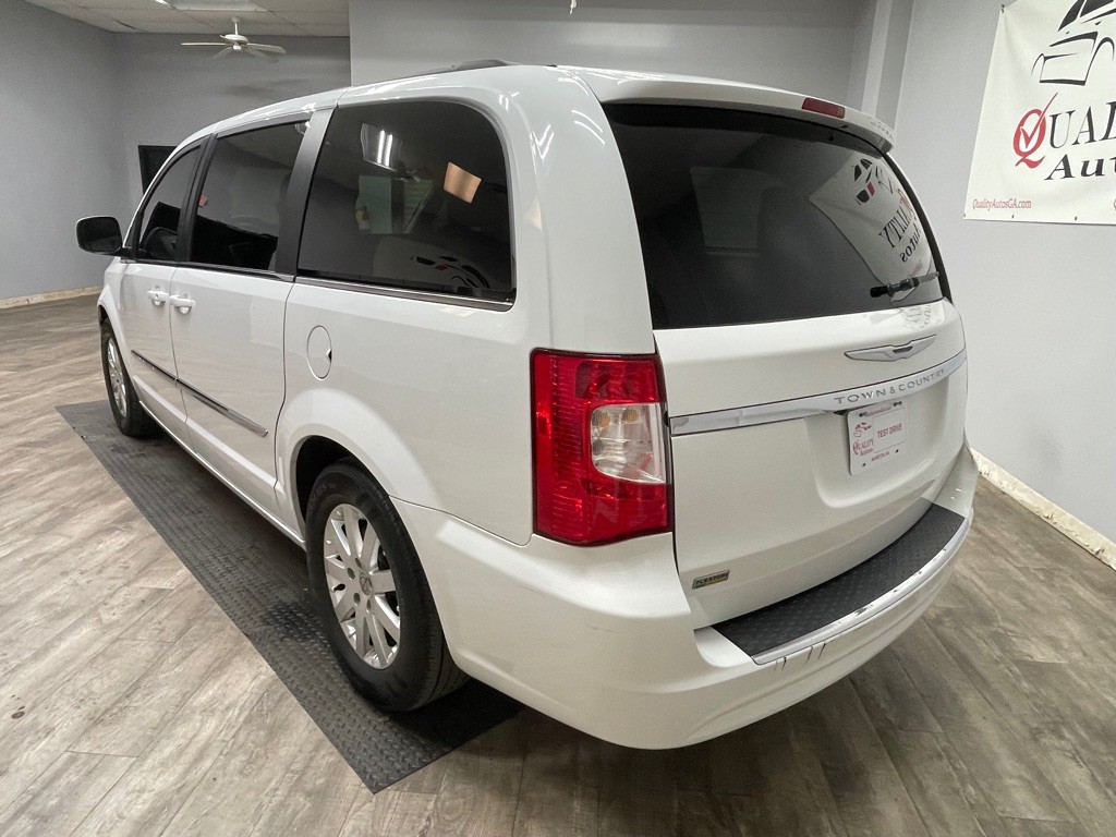 2015 Chrysler Town & Country Image 7