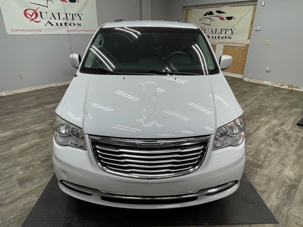 2015 Chrysler Town & Country Image 11