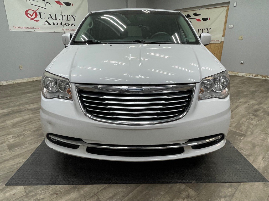 2015 Chrysler Town & Country Image 12