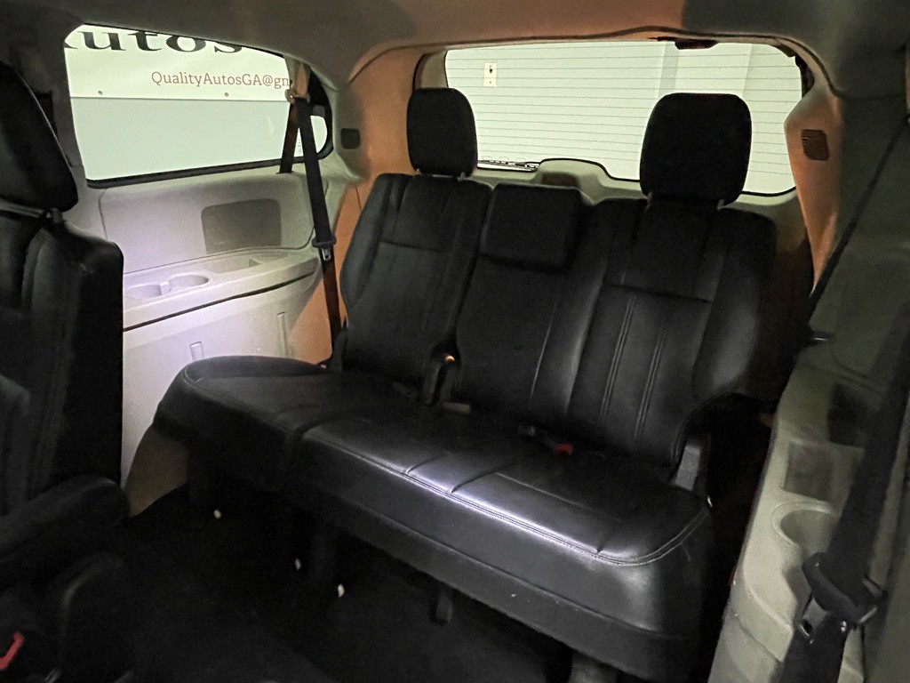2015 Chrysler Town & Country Image 22