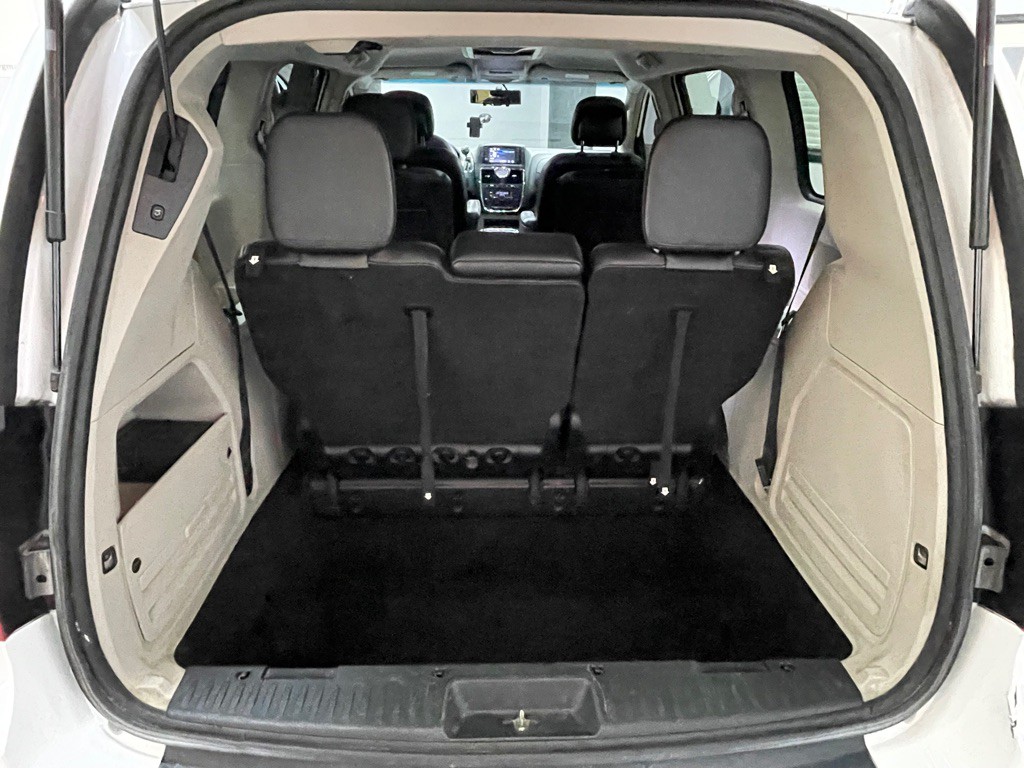 2015 Chrysler Town & Country Image 29