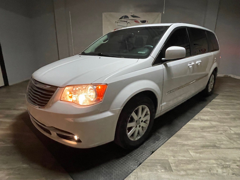 2015 Chrysler Town & Country Image 44