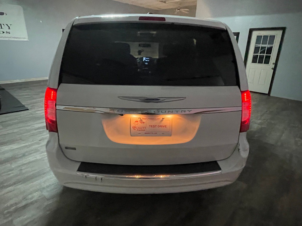 2015 Chrysler Town & Country Image 45