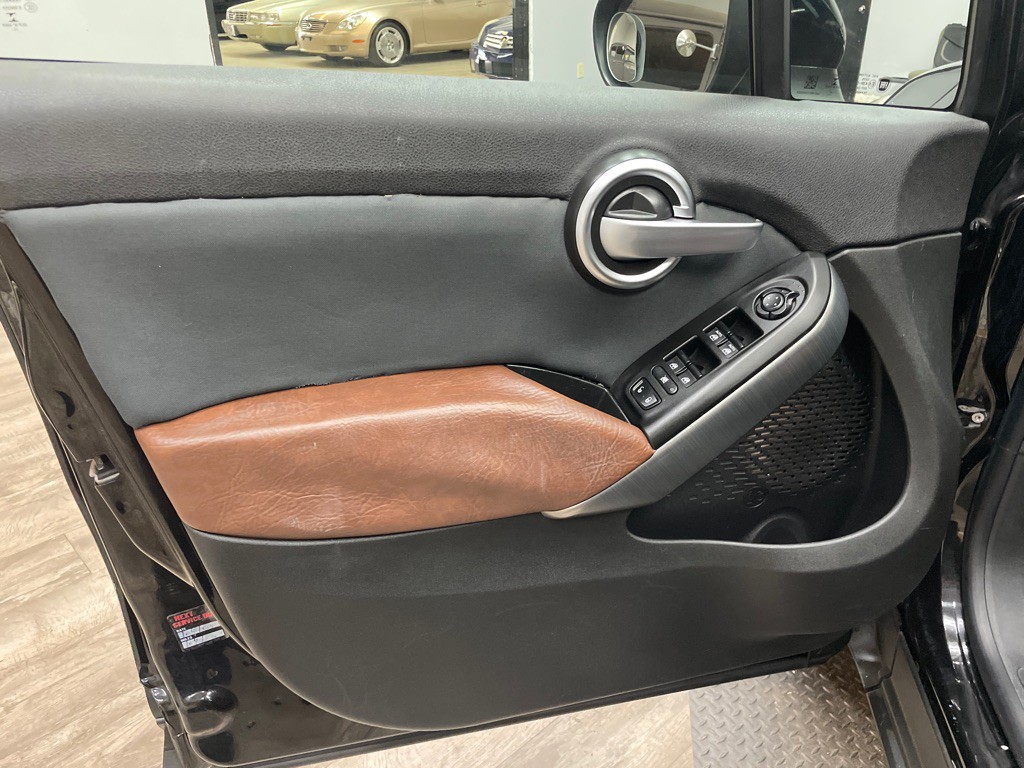2016 FIAT 500 Image 16