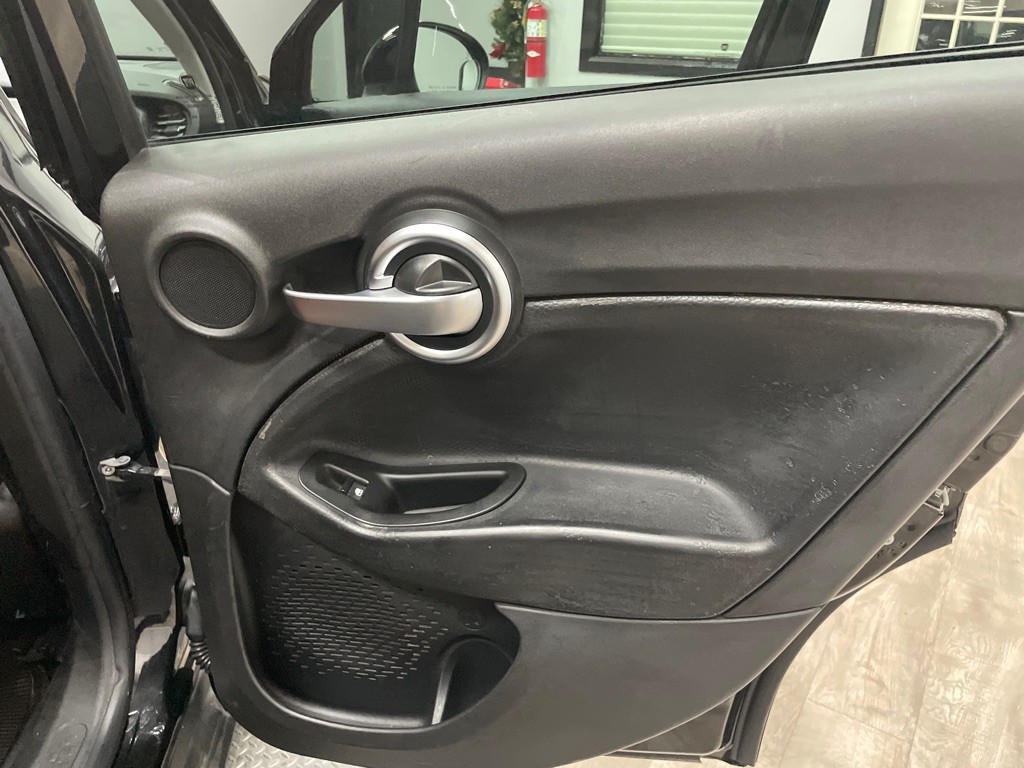 2016 FIAT 500 Image 37
