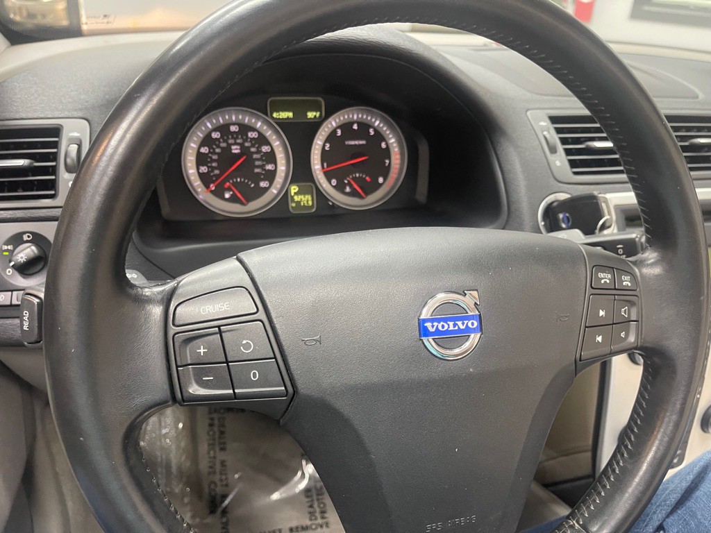 2011 Volvo C70 Image 32