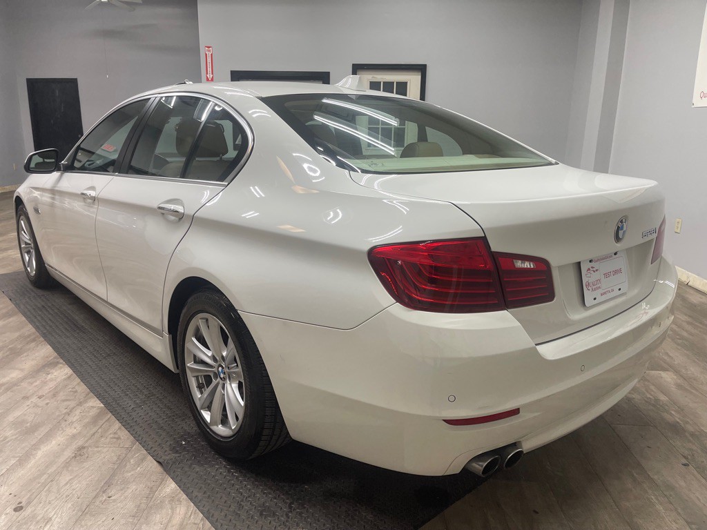 2015 BMW 5 Series Image 9