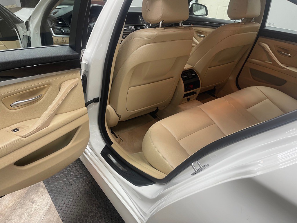 2015 BMW 5 Series Image 19