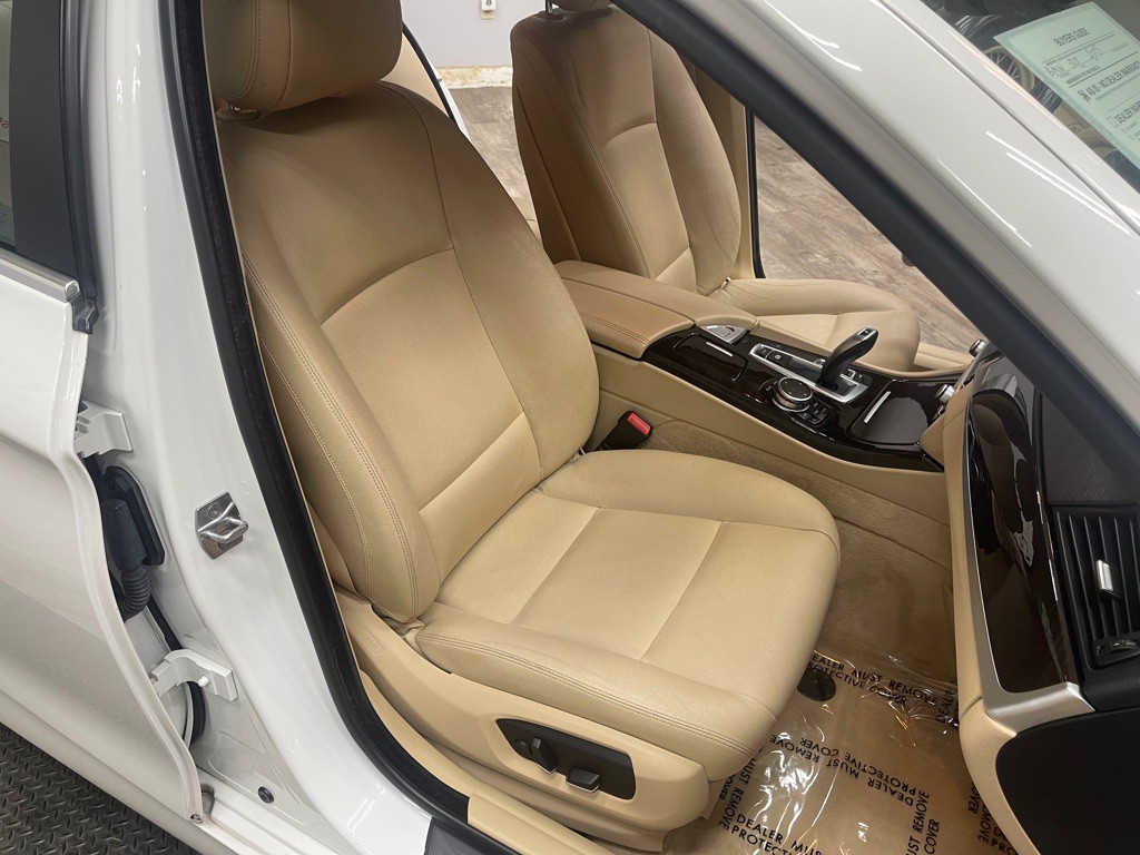 2015 BMW 5 Series Image 24