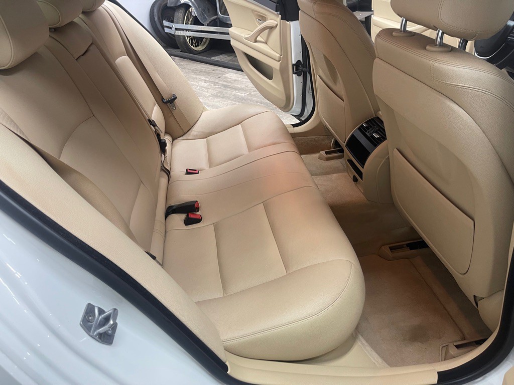 2015 BMW 5 Series Image 25