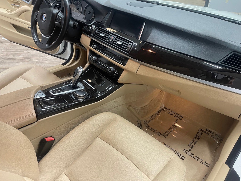 2015 BMW 5 Series Image 26