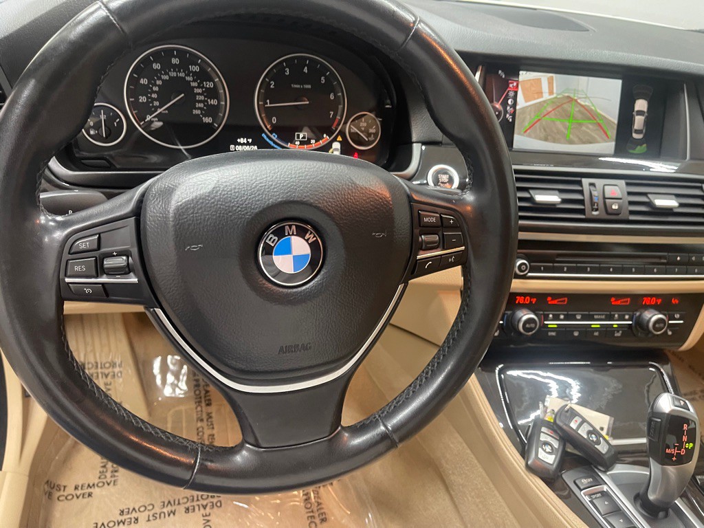2015 BMW 5 Series Image 32