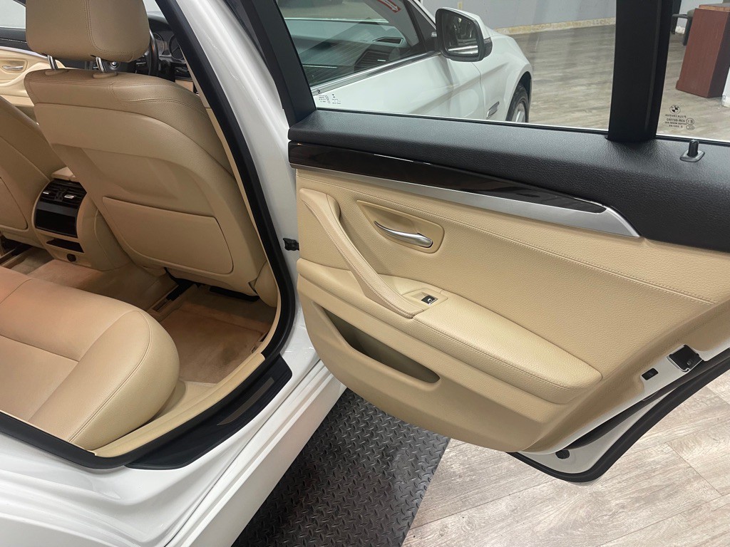 2015 BMW 5 Series Image 36