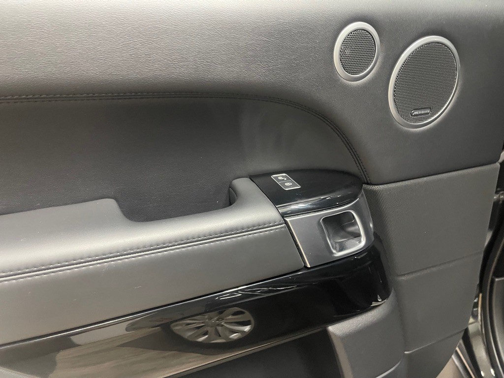 2017 Land Rover Range Rover Image 37