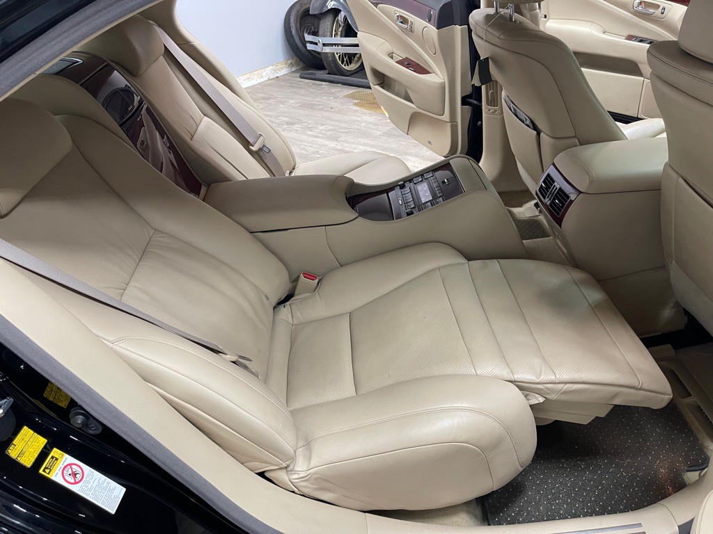 2009 Lexus LS Image 17