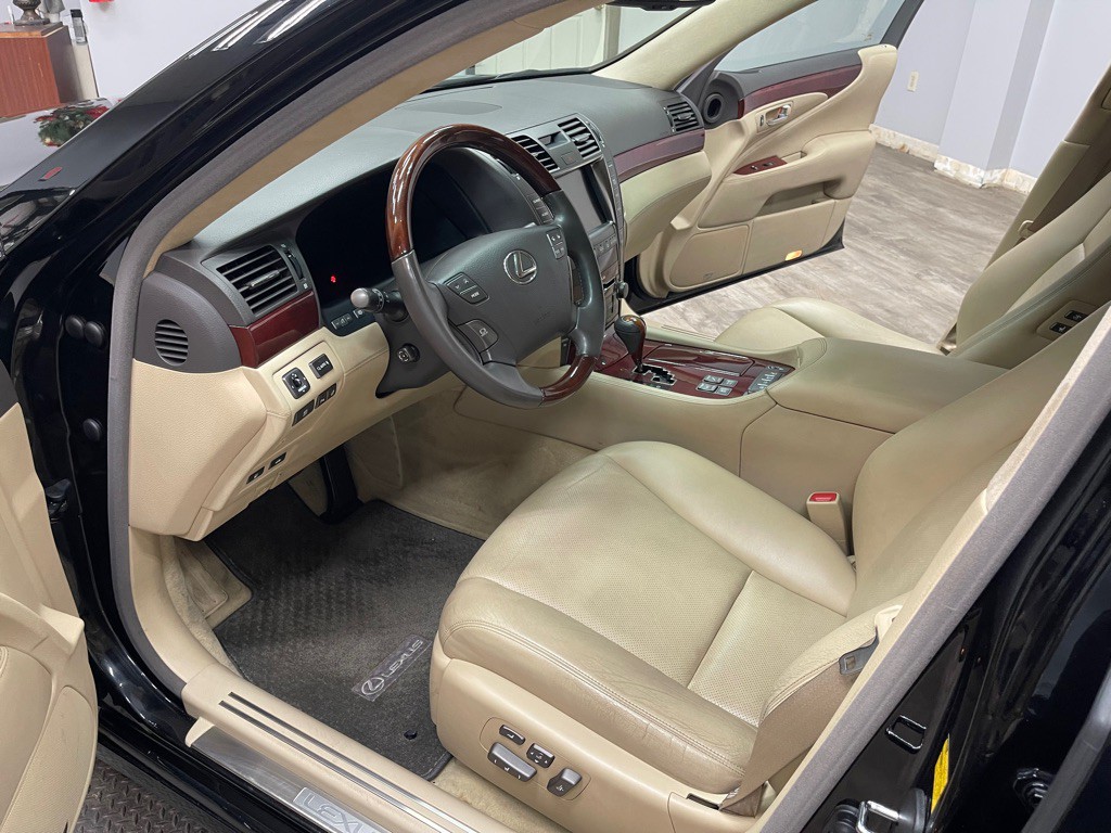 2009 Lexus LS Image 19