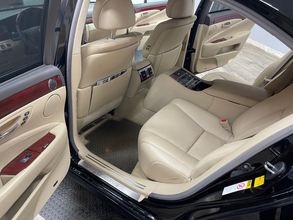 2009 Lexus LS Image 20