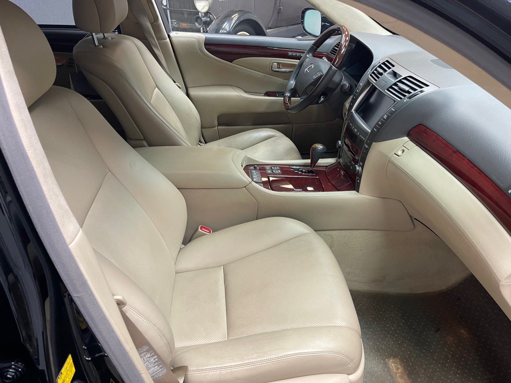 2009 Lexus LS Image 22