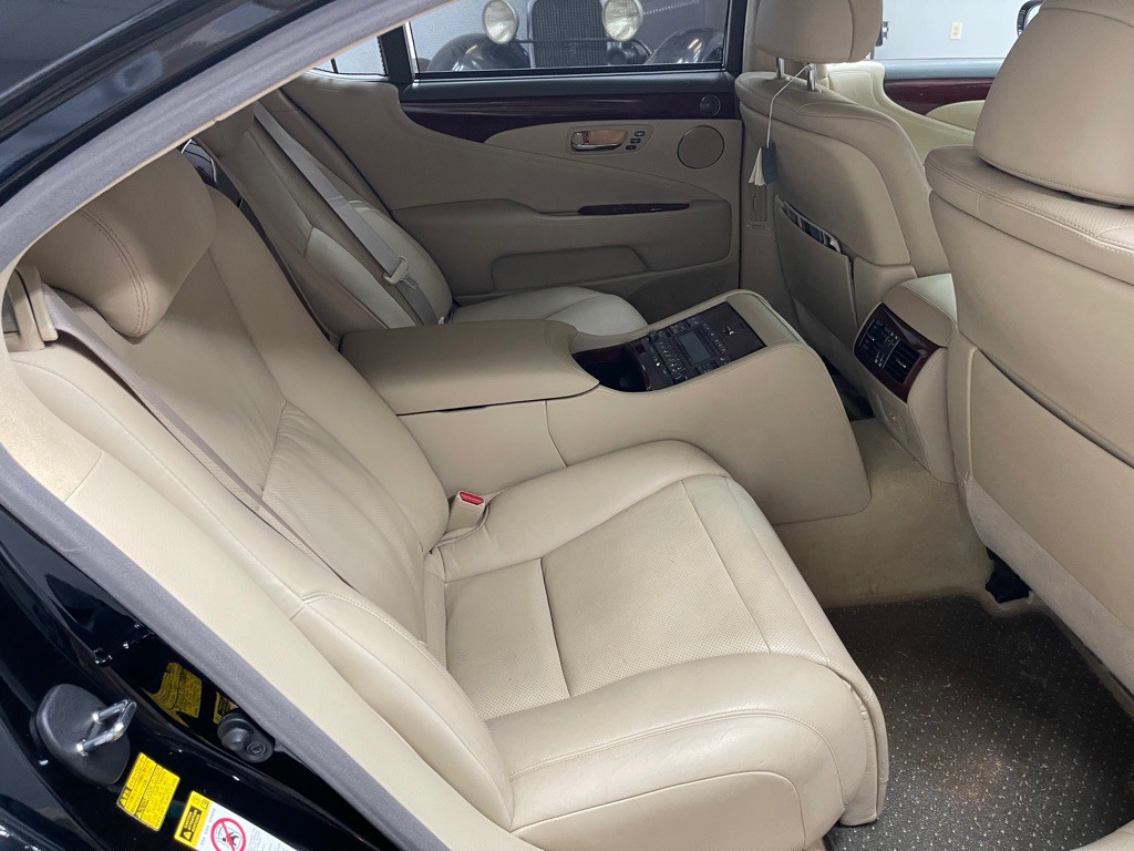 2009 Lexus LS Image 23