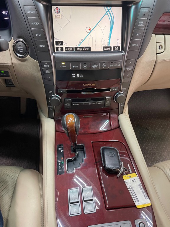 2009 Lexus LS Image 24