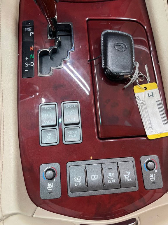 2009 Lexus LS Image 25