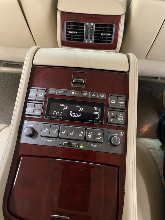 2009 Lexus LS Image 26