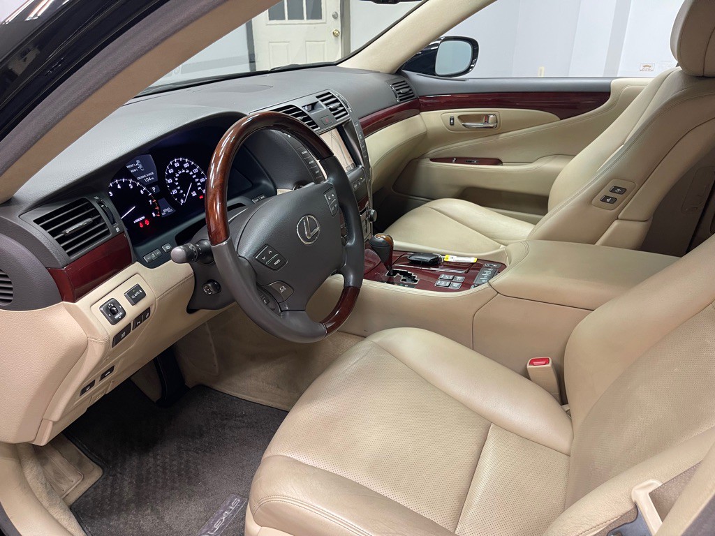 2009 Lexus LS Image 32