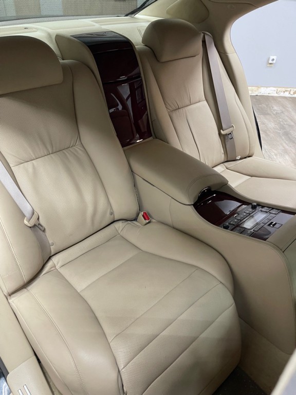 2009 Lexus LS Image 34