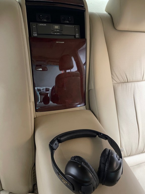 2009 Lexus LS Image 36