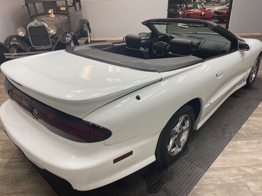 2000 Pontiac Firebird Image 11
