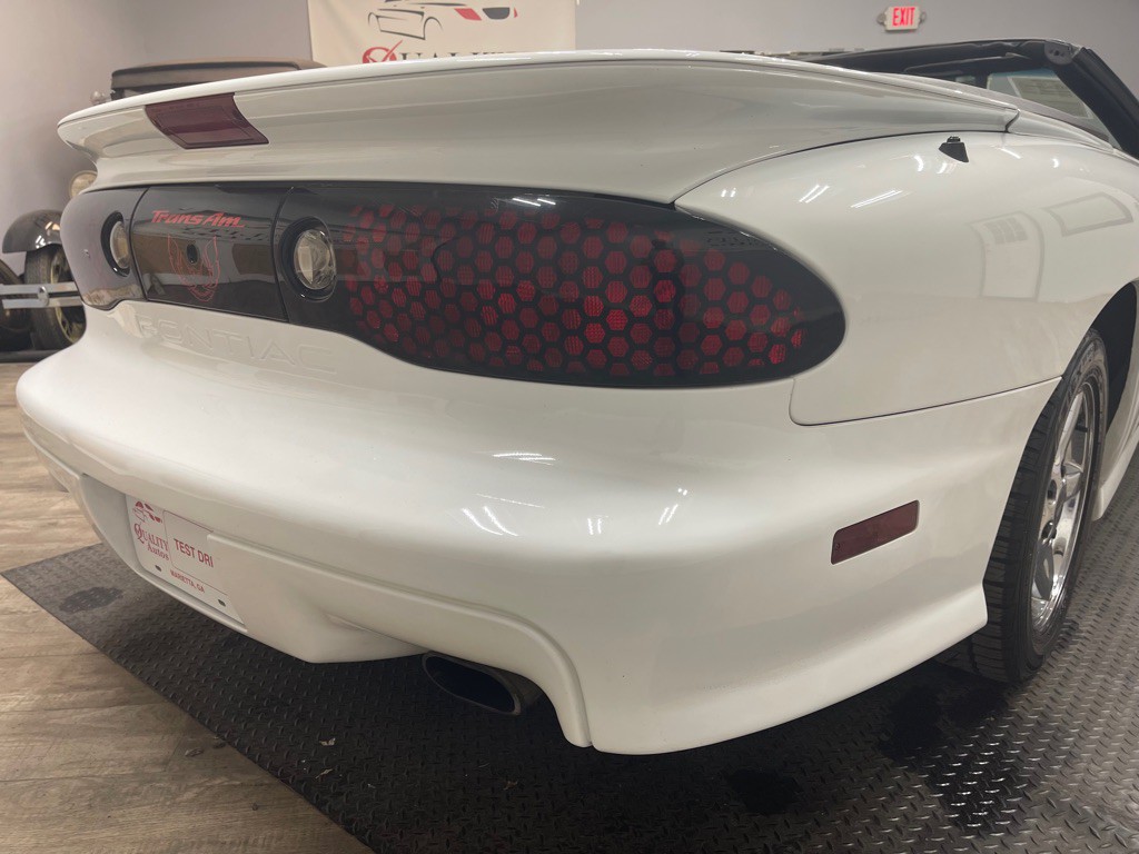 2000 Pontiac Firebird Image 12