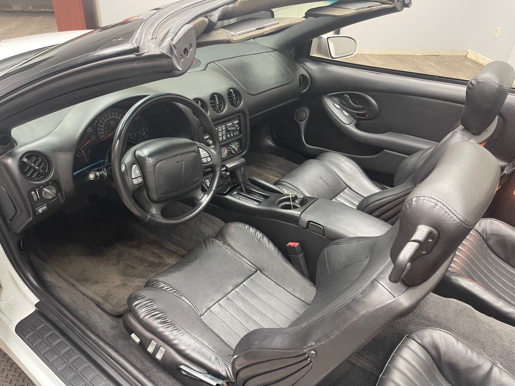 2000 Pontiac Firebird Image 21