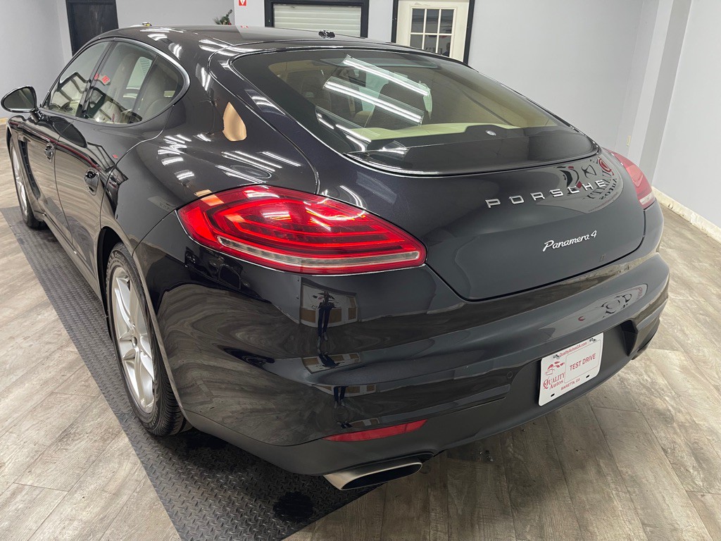 2014 Porsche Panamera Image 11