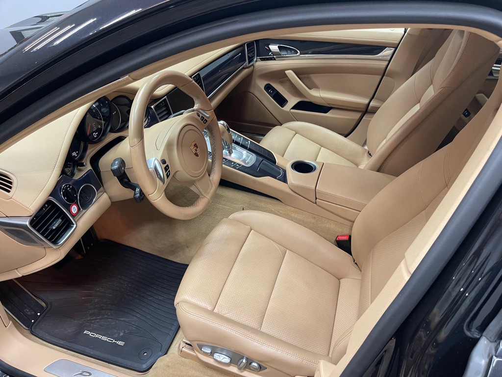 2014 Porsche Panamera Image 16