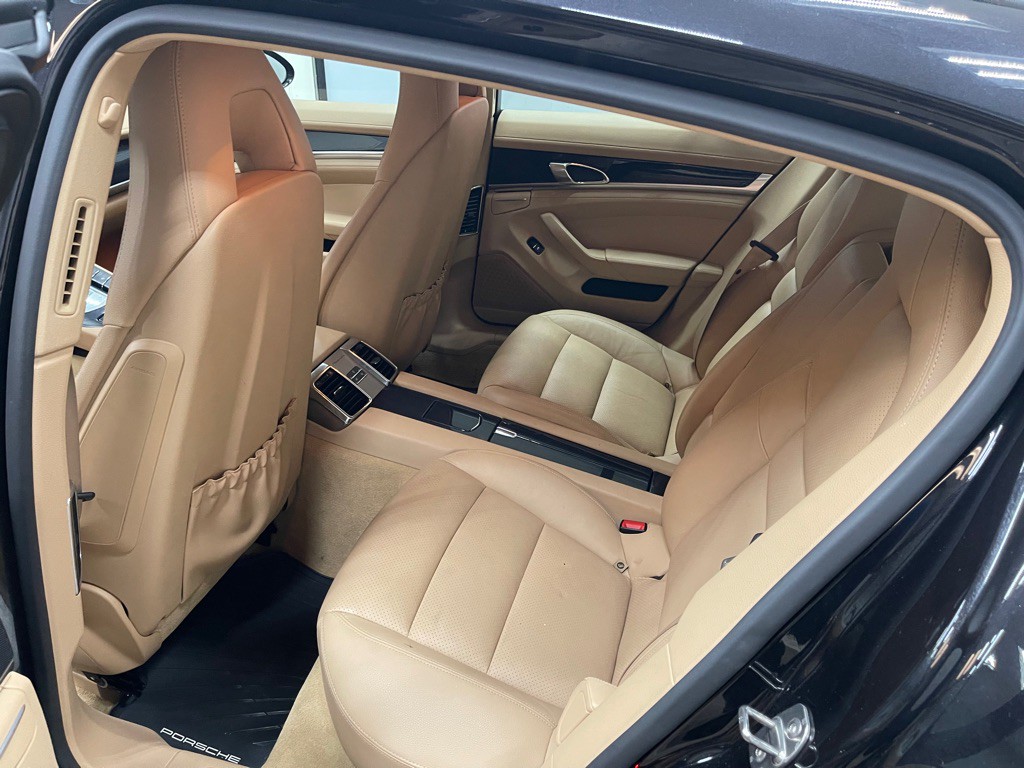 2014 Porsche Panamera Image 17