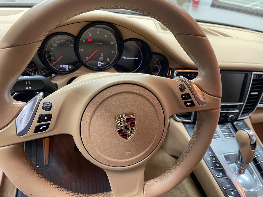 2014 Porsche Panamera Image 19