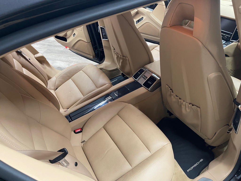 2014 Porsche Panamera Image 24