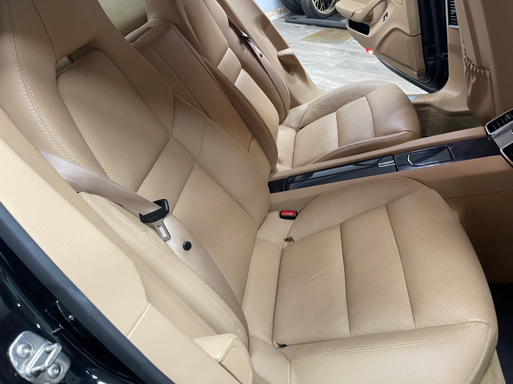 2014 Porsche Panamera Image 25