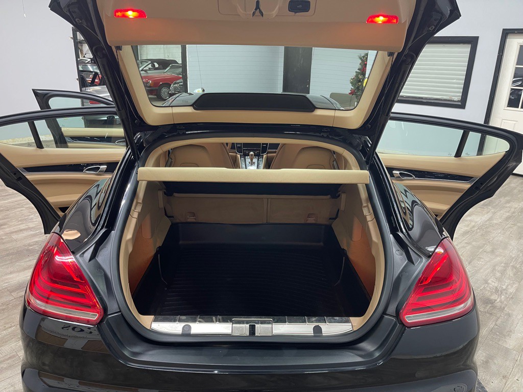 2014 Porsche Panamera Image 26