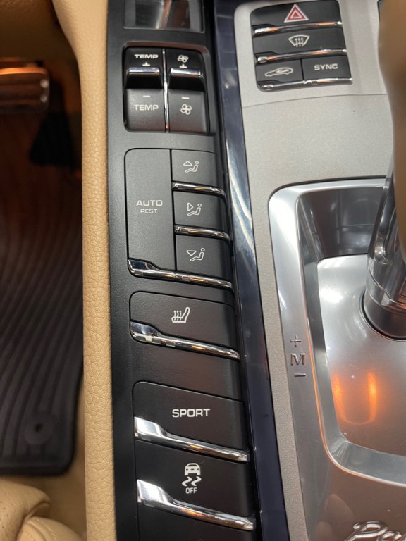 2014 Porsche Panamera Image 32