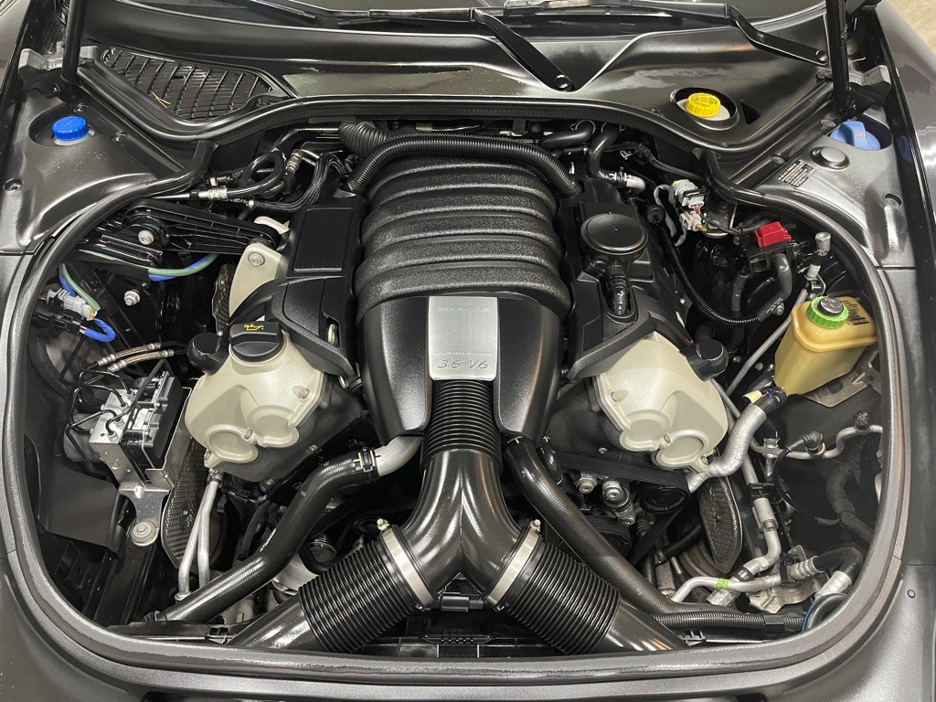 2014 Porsche Panamera Image 36