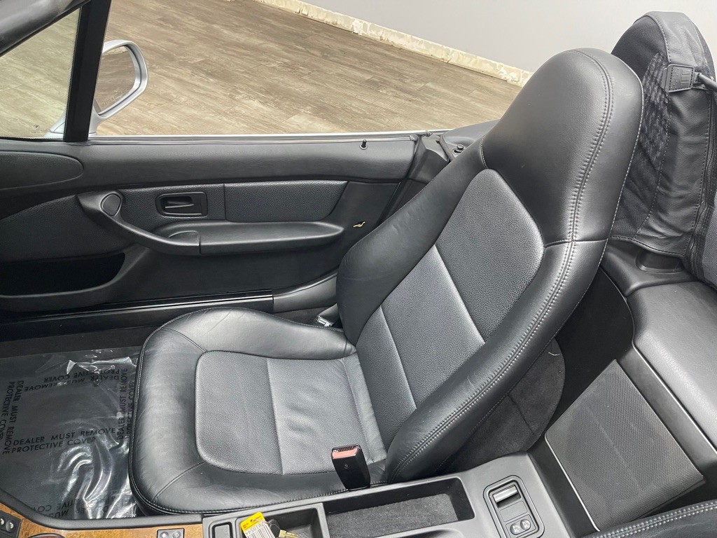 2000 BMW Z3 Image 16