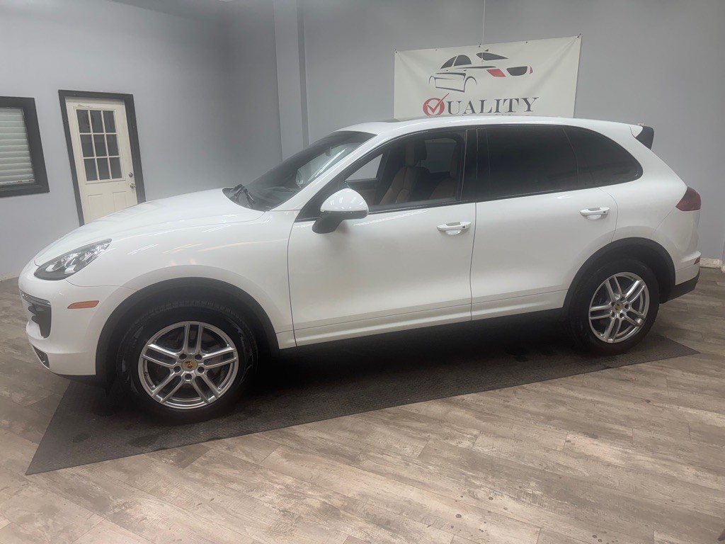 2016 Porsche Cayenne Image 1