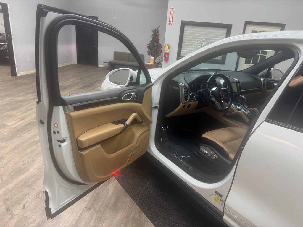 2016 Porsche Cayenne Image 4