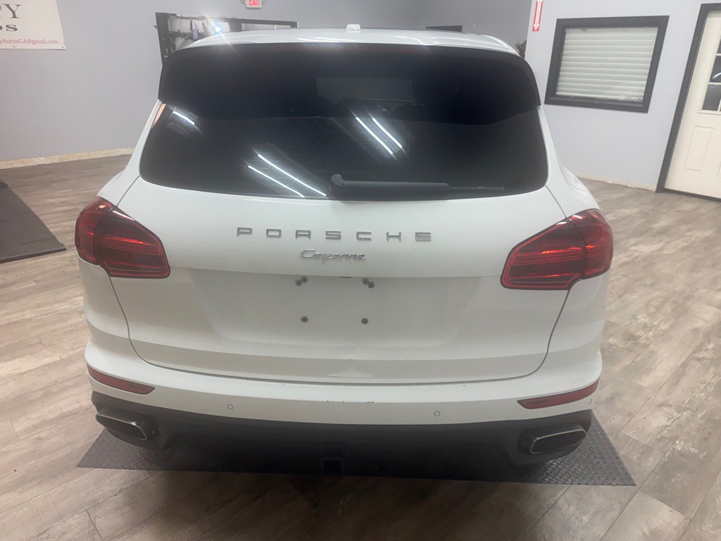 2016 Porsche Cayenne Image 8