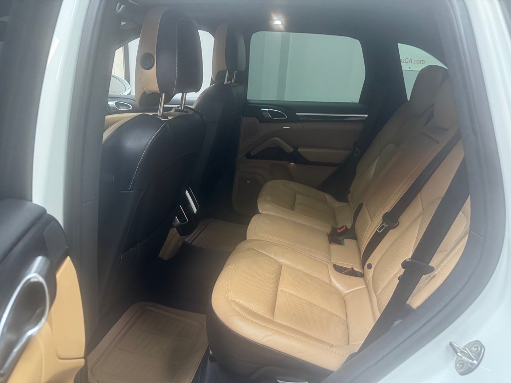 2016 Porsche Cayenne Image 17