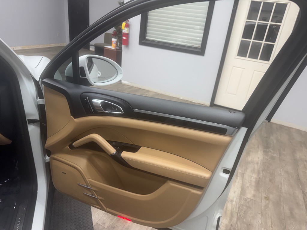 2016 Porsche Cayenne Image 23